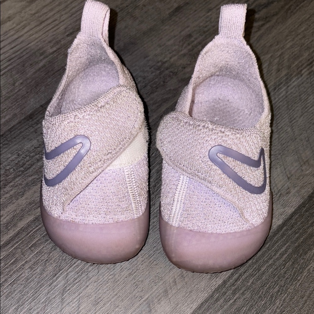 Nike Kids swoosh 1 great condition No Box